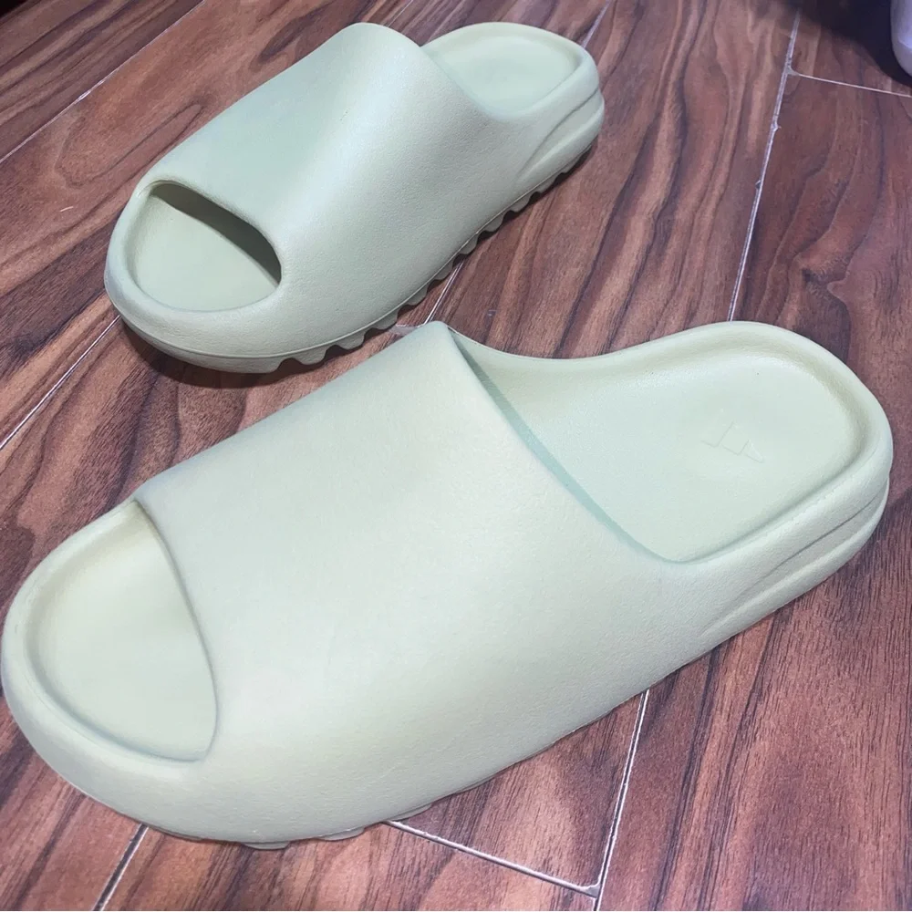 Adidas Yeezy Slide Resin Size 10 Men - Picture 2 of 12